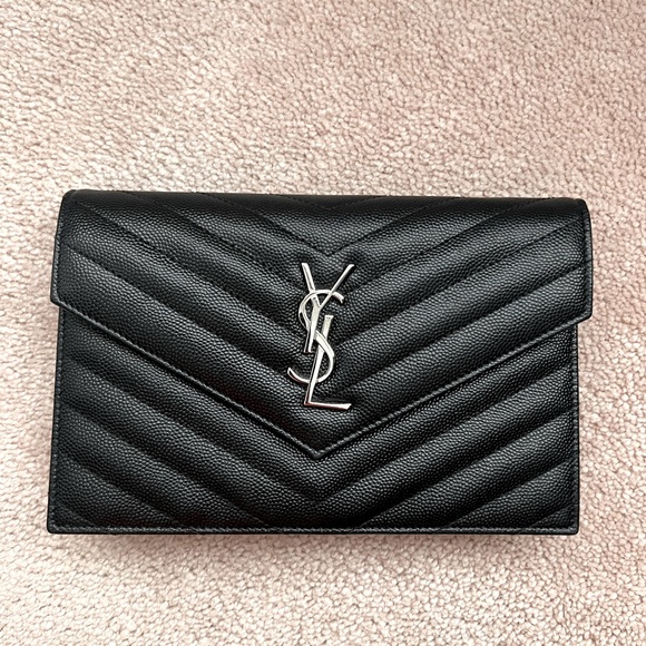 Authentic Saint Laurent wallet on chain - Picture 1 of 5